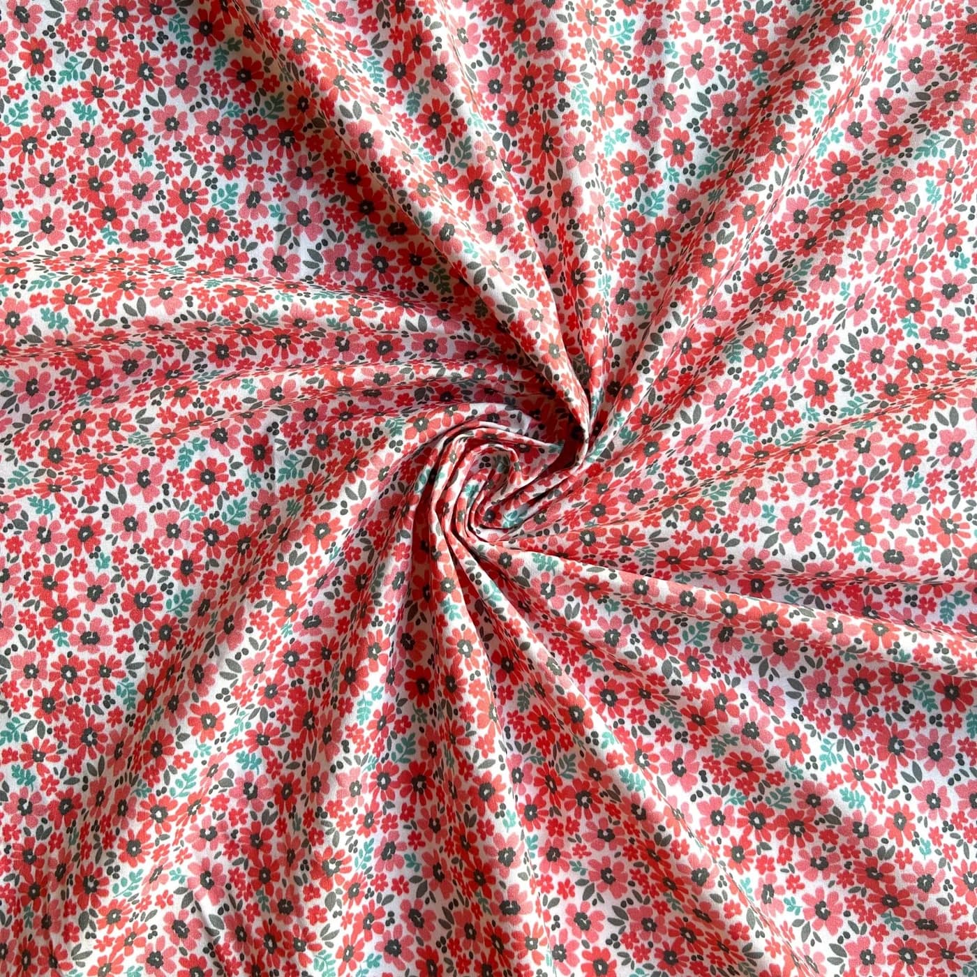 Kırmızı Çıtır Çiçek Desenli Pamuk Poplin Kumaş / DRY - 73 · Toptan (min. 50 metre)