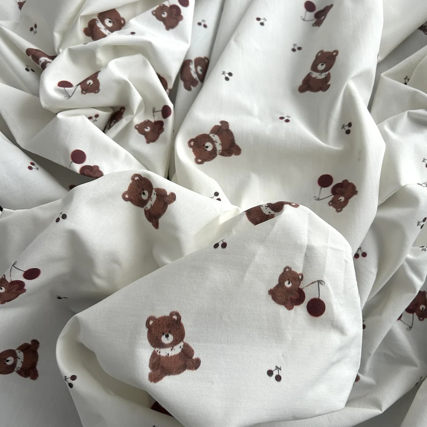 ayicik-desenli-pamuk-poplin-kumas-dry-206-1