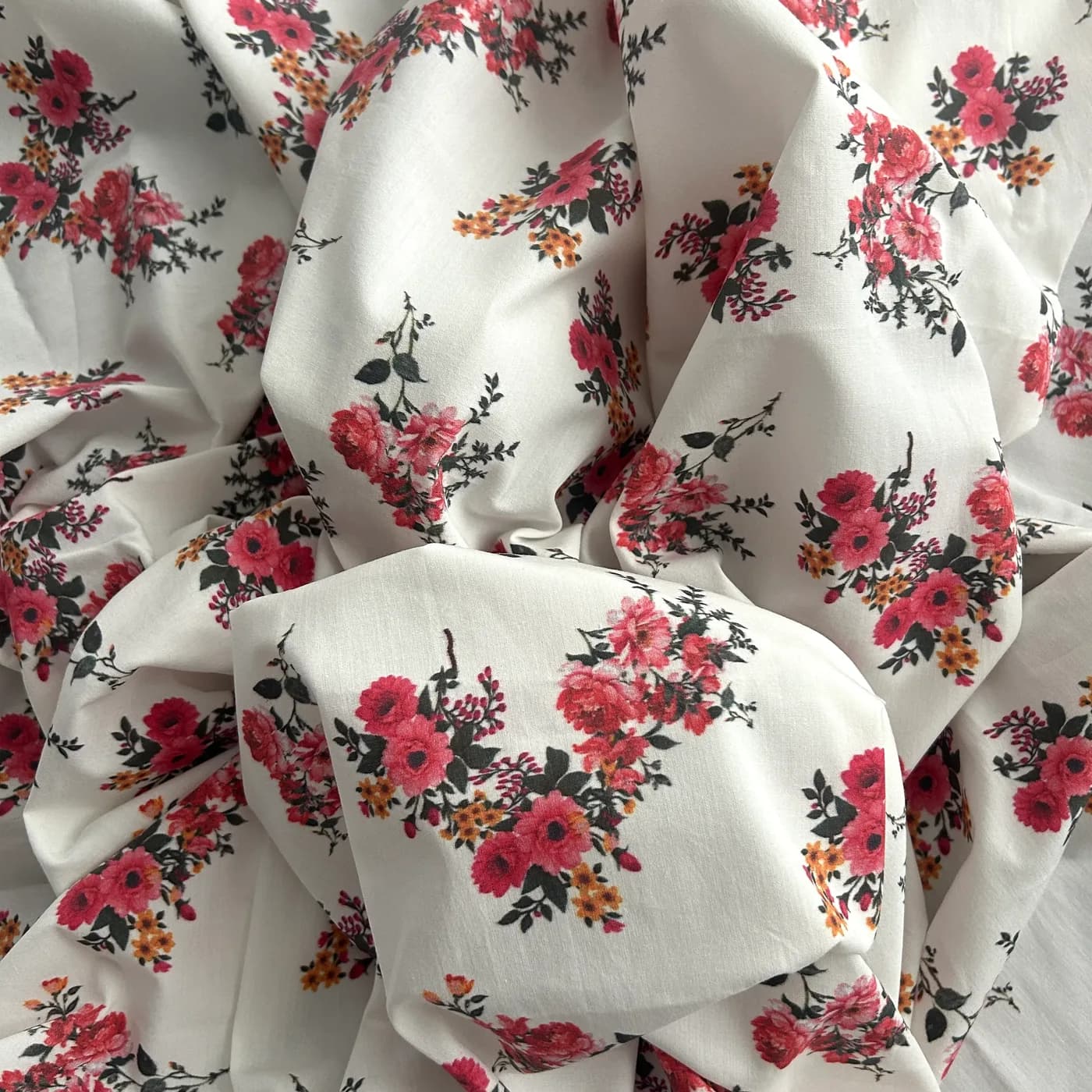 cicek-desenli-pamuk-poplin-kumas-dry-212-1