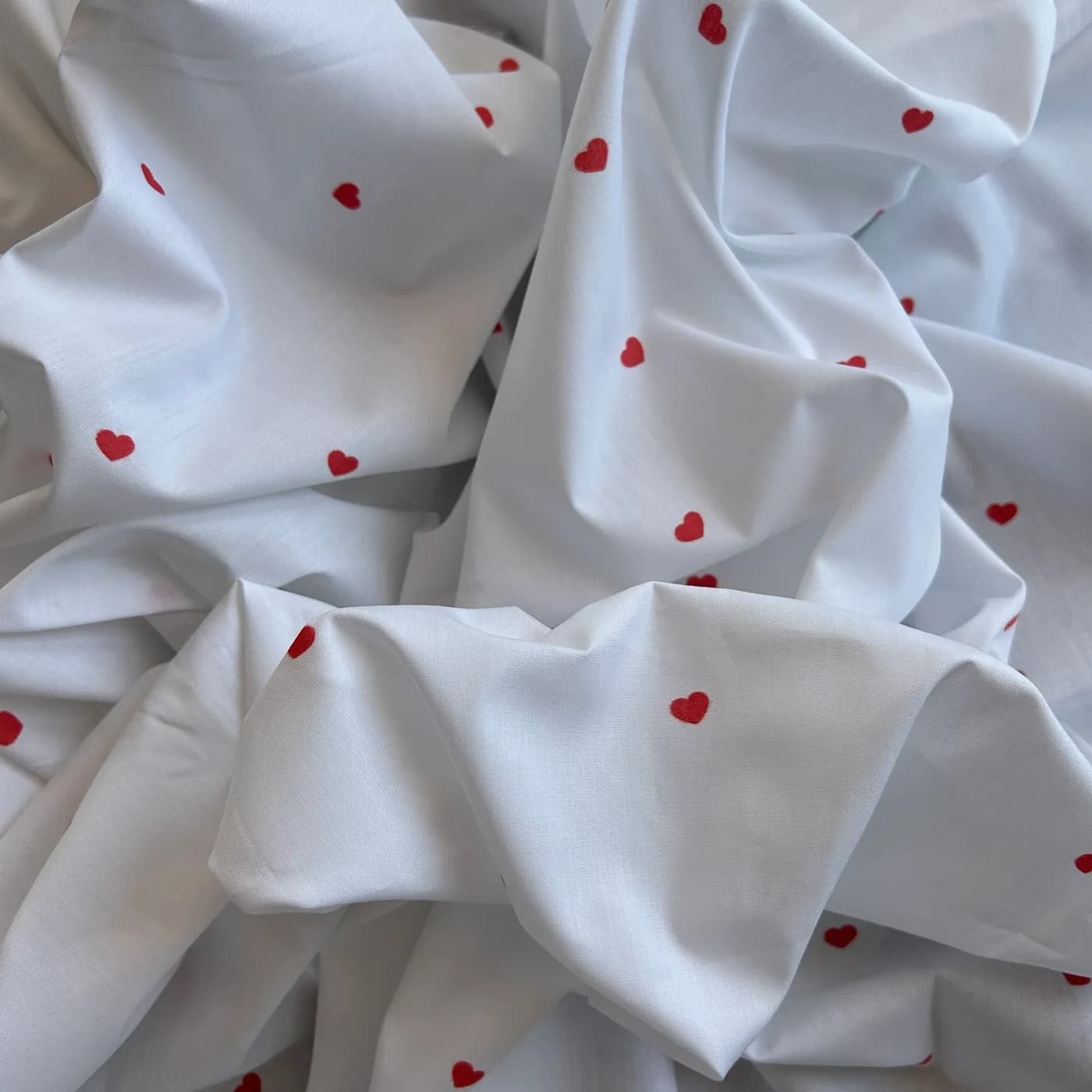 Minik Kalp Desenli Pamuk Poplin Kumaş / DRY 148 · Toptan (min. 50 metre)