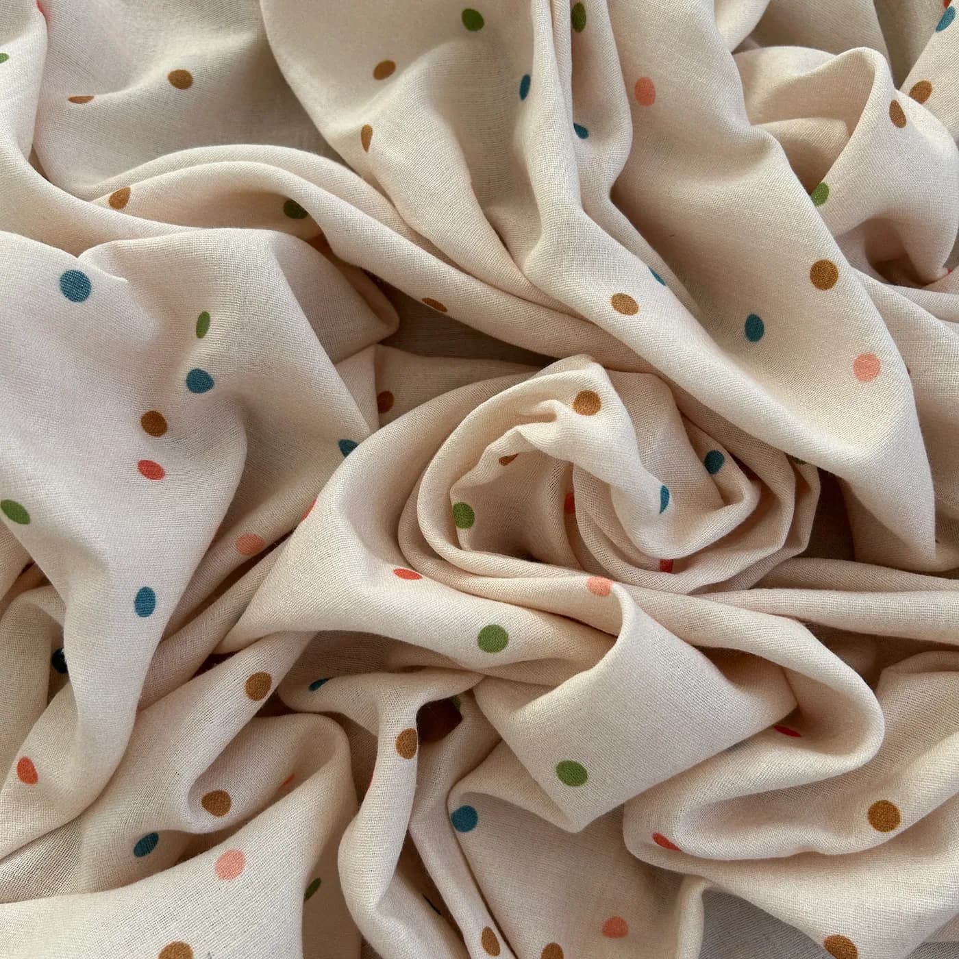 puantiye-desenli-cift-kat-pamuk-muslin-kumas-dry207